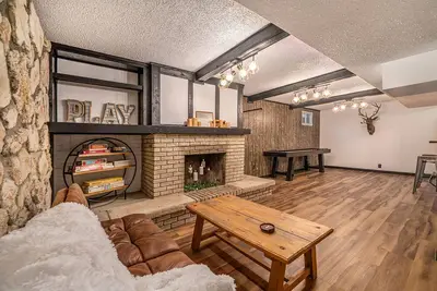 Image de Modern Retreat with a Cozy Fit Pit Patio