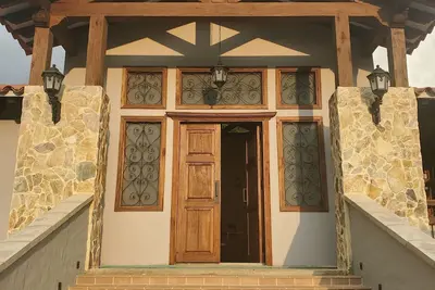 Image de Villa Serena, Nestled in breathtaking mountains, just a walk from town.