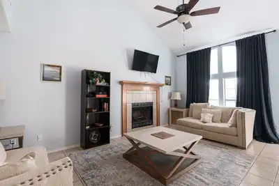 Image de Spacious 3br/2. 5ba House with Serene Balcony Retreat - Your Perfect Getaway