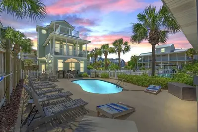 Image de Crystal Tower-Free Golf Cart-Pool Heat Deals