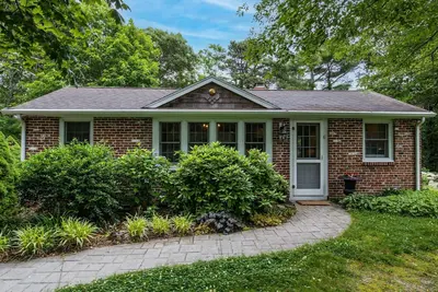 Image de 6 Beachway- Updated 3br Home, . 5 Mile to Private Beach