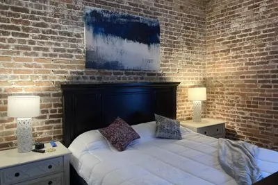 Image de Wanderlust on Congress 2b 1 1/2bath in heart of the historic district