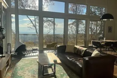 Image de Modern Sunny Home w/ Vast Views