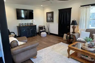 Image de 2-bedroom vacation home just a two minute walk to downtown