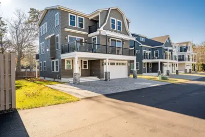 Image de Estate w/ Water Views! Steps to Beach! Sleeps 14!