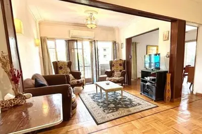 Image de Cozy entire apartment overlooking greenery. \n