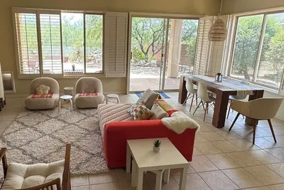 Image de Peaceful retreat in luxury home near Mt Lemmon. Spacious and modern.