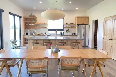 Image de Modern Mountain Retreat with Teton views, Hot Tub and Wood Fired Sauna!