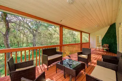 Image de The DeerLand Estate est 1985 - Houston Getaway Ranch