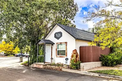 Image de The Stay at Six•One•Four / Walk right out to Route 66