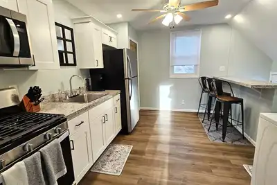 Image de Clean, Comfortable 2-Bedroom Apartment in Downtown LaPorte