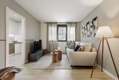 Paul - 2 bedrooms and pool in Poblenou