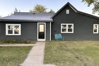 Image de Outdoorsman's Paradise Sleeps 9 in Cedar