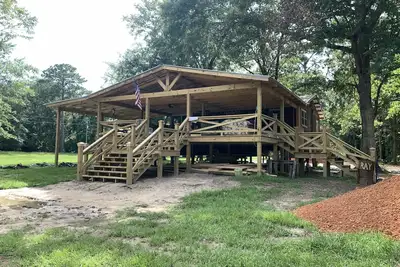 Image de Cozy 2-bedroom cabin with Ac and WiFi on the Pearl River in Angie. La
