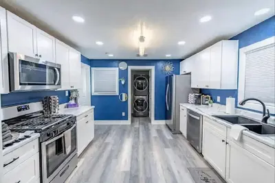 Image de Walk Train & Rte 66 / The Stay @ Seven•One•Three