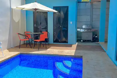 Image de 5 minutes to Jaco downtown and Beach! Family-sized House with private pool