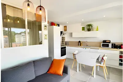 Image de Un cocon en Hyper centre, à 2 pas de la plage et de tous commerces!