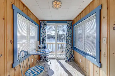 Image de East Wareham Waterfront Cottage w\/ Private Dock!