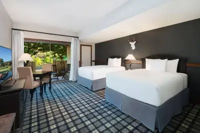 Image de Experience Bucolic Bliss: 2 Comfortable Units! Onsite Pool, Free Parking!