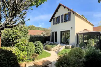 Image de Maison de charme proche Paris, un havre de paix avec piscine et salle de sport!