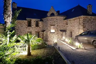 Image de Propriété 18è s, rénovée en 2020, appt de 80m² 2 chambres, plage des Rosaires.