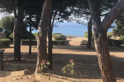 Image de Sant Ambroggio location au bord de l'eau avec vue sur mer.