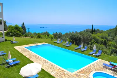 Image de Appartements et studio avec piscine et vue sur la mer à Pelekas Beach, Corfou
