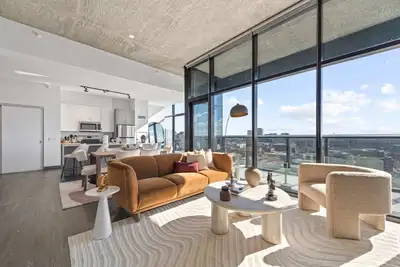 Image de Explore Fulton Market + Retreat in Modern Comfort