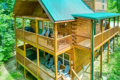Image de Smoky Creek, Pool access, Hot Tub, $1089 tickets each paid day, Dollywood and Mo
