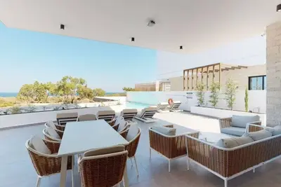 Image de Maison de vacances Paralimni pour 1 - 9 personnes avec 5 chambres à coucher - Maison de vacances