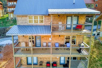 Image de 24 Hour View-Mountain Pigeon Forge Downtown Views- Convenient-HotTub-Pool Table