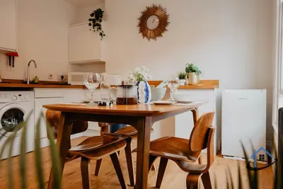 Image de Contemporary flat, sleeps 4, very central, parking\n