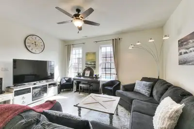Image de Beautifully Furnished Condo in Villages of Five Points