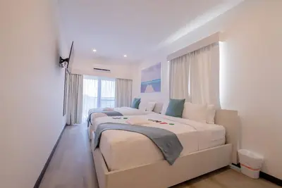 Image de Enjoy gorgeous views of the island through a private balcony!