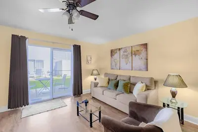 Image de Beautiful 2 Bd/ 1. 5 Bth 2 Story Condo