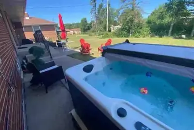 Image de Remarkable Ranch + Hot Tub + Game Room + Fitness Room!