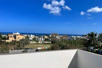 Image de Appartement confortable de 3 chambres avec piscine