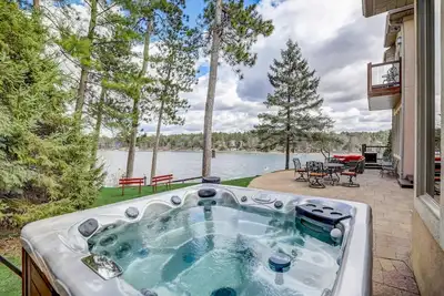Image de Luxury Lakefront! Hot Tub & Arcades! Sleep 24!