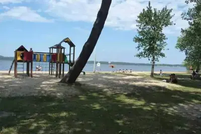 Image de ZEcamping 4* piscine couverte animaux acceptés club enfant locatif Tv