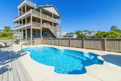 Take in amazing ocean views from the crow's nest at Dream Weaver!
