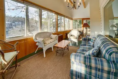 Image de Lakefront Bradford Cottage w/ Dock, Near Skiing!
