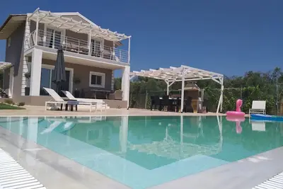Image de Lovely 3 bedroom villa, with private pool, Bbq, , few minutes away from the beach