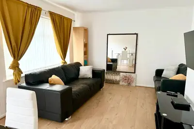 Cosy & Quiet House close to Etihad and City Centre.