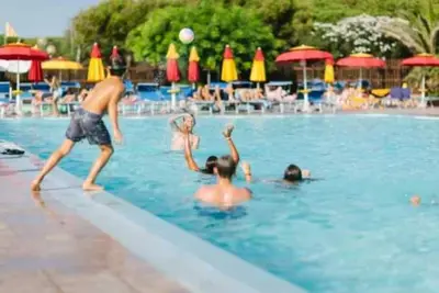 Image de Camping 4 étoiles - Piscine  - eeecec