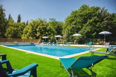Image de Camping 3 étoiles - Piscine - eeeghg