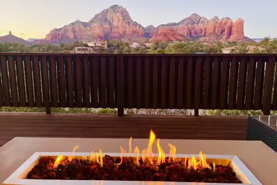 Image de New! Exquisite 5 star Home-Best Views-Hot tub-Firepit-Grill-In heart of Sedona