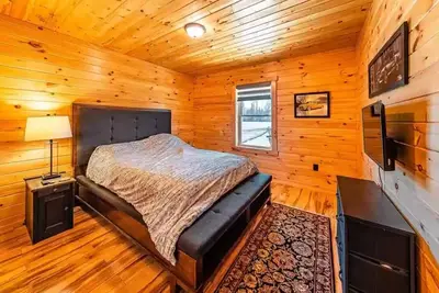 Image de Charming All Wood InteriorAdirondak Cottage