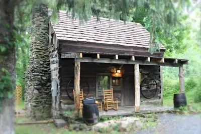 Image de The Rustic Old Dam Cabin