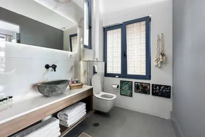Image de Cozy hotel suite with 1 bedroom and Ac, WiFi in Athani// Family suite #2