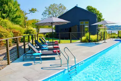 Image de Luxury Riverfront Retreat with Pool, Hot Tub & Guest House